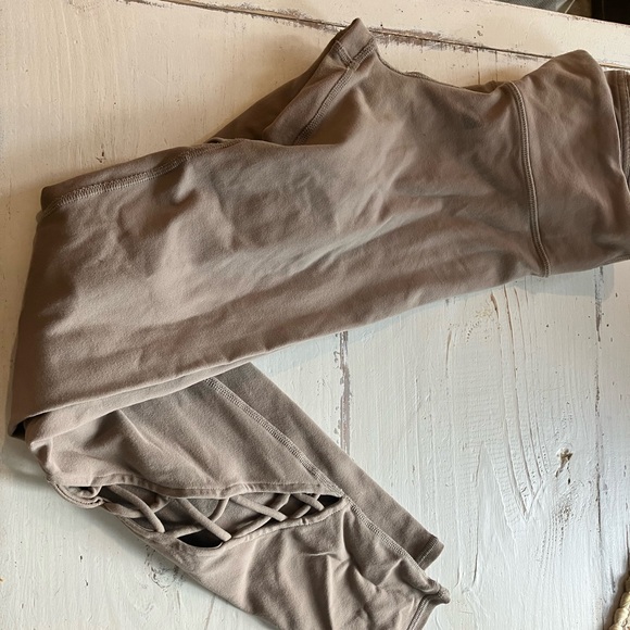 Alo Yoga Entwine Leggings and Startlet Halter Bra Set - Picture 5 of 6